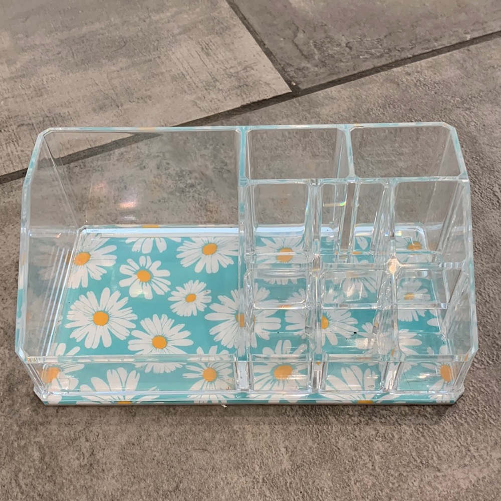 NEW make up holder just don’t use it like I should